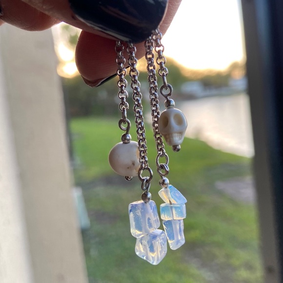 White Skull & opalite stainless steel earrings - Picture 7 of 15